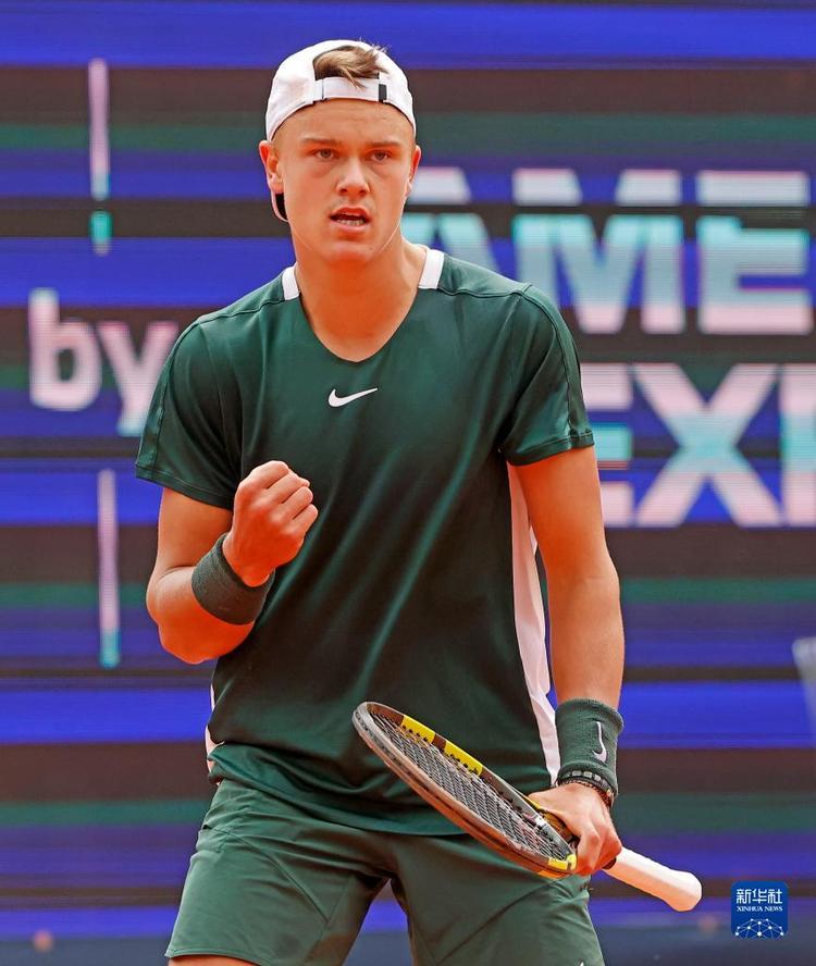 并批评当下 并批评当下